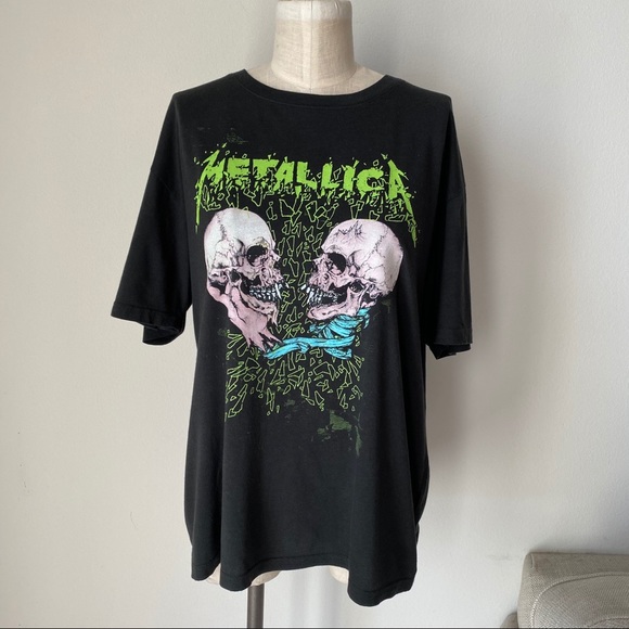 Daydreamer Metallica Skull Duel Boyfriend Top - Picture 5 of 8